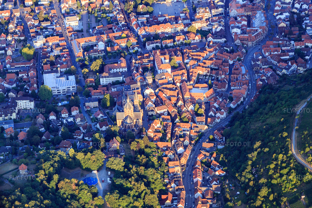 Luftbild: Markplatz und St. Peter in Heppenheim im Bundesland Hessen in Deutschland. Foto: IMG_109454.jpg vom 31.07.2018 durch Werner Riehm/FLY-FOTO.de