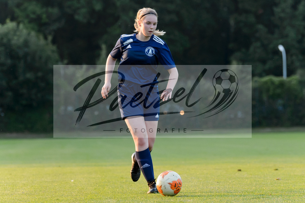 GREBES20210719_051 | Fussball, Frauen:   beim Spiel der 1. Kreisklasse zwischen TSG 07 Burg Gretesch IV und TuS Bad Essen im TSG-Sportpark am 19.07.2021 in Osnabrueck, Deutschland. - Realisiert mit Pictrs.com