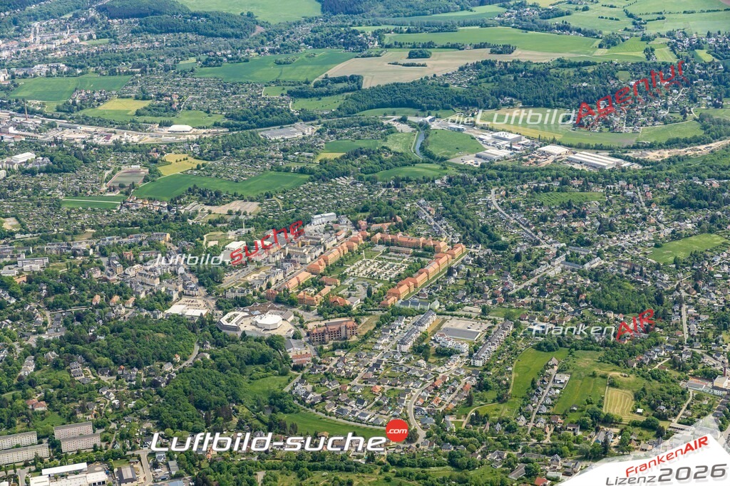 Die Luftaufnahme Stadtgebiet-West - Plauen wurde 2022 vom Flugzeug aus (keine Drohne) erstellt. Hohe Auflösung -für große Poster und Wandbilder geeignet - Garantiert!