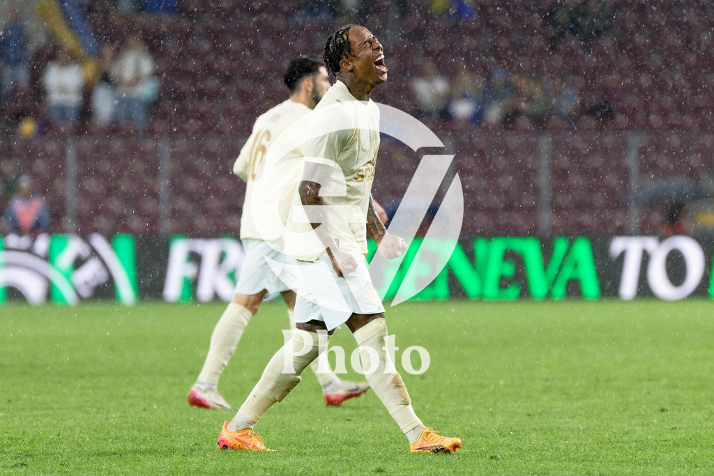 UEFA Conference League Play-offs 2nd leg - Servette FC v FC Shakhtar Donetsk | Kevin (11 FC Shakhtar Donetsk) looks dejected after missing a goal during the UEFA Conference League Play-offs 2nd leg match between Servette FC and FC Shakhtar Donetsk at Stade de Geneve in Geneva, Switzerland