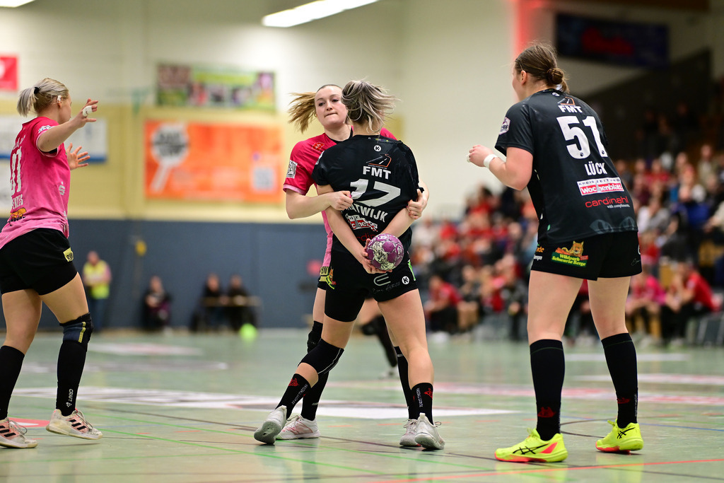 Handball I Frauen I Saison 2024-2025 I 2. HBF I 16. Spieltag I HL Buchholz 08-Rosengarten - SV Union Halle-Neustadt | Der Sportfotograf. - Realisiert mit Pictrs.com