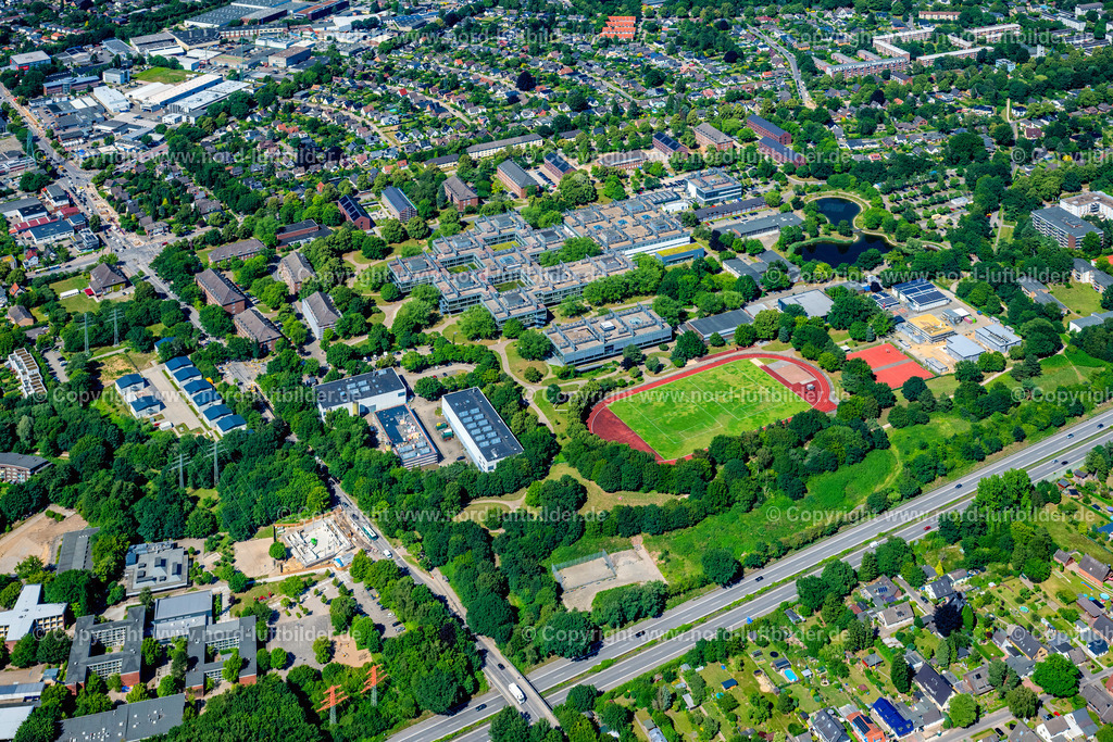 Hamburg_Jenfeld_Helmut_Schmidt_Universität_ELS_7778010725 | HAMBURG 01.07.2025 Campus- Gebäude der Universität der " Helmut-Schmidt-Universität der Bundeswehr Hamburg " am Holstenhofweg im Stadtteil Jenfeld in Hamburg, Deutschland. // Campus building of the university of " Helmut-Schmidt-University of Bundeswehr " on Holstenhofweg in Hamburg, Germany. Foto: Martin Elsen