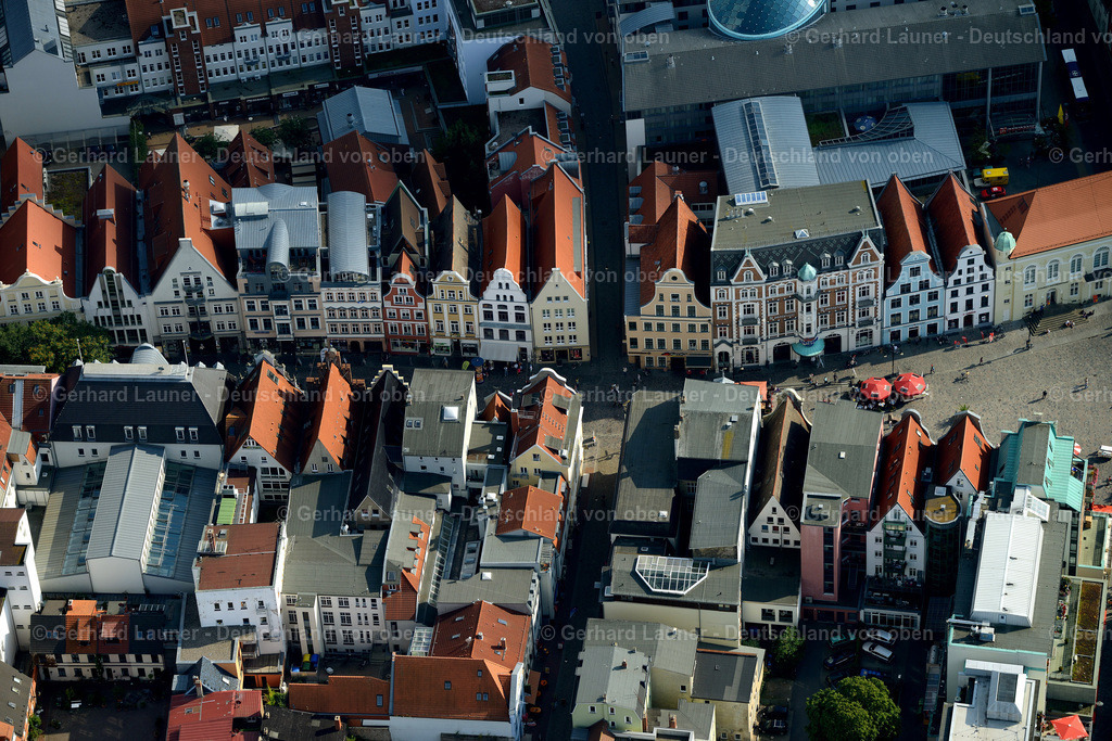 3292207 | ROSTOCK 08.09.2021 Altstadtbereich und Innenstadtzentrum am Ufer der Unterwarnow in Rostock im Bundesland Mecklenburg-Vorpommern, Deutschland. // Old Town area and city center in Rostock in the state Mecklenburg - Western Pomerania, Germany. Foto: Gerhard Launer