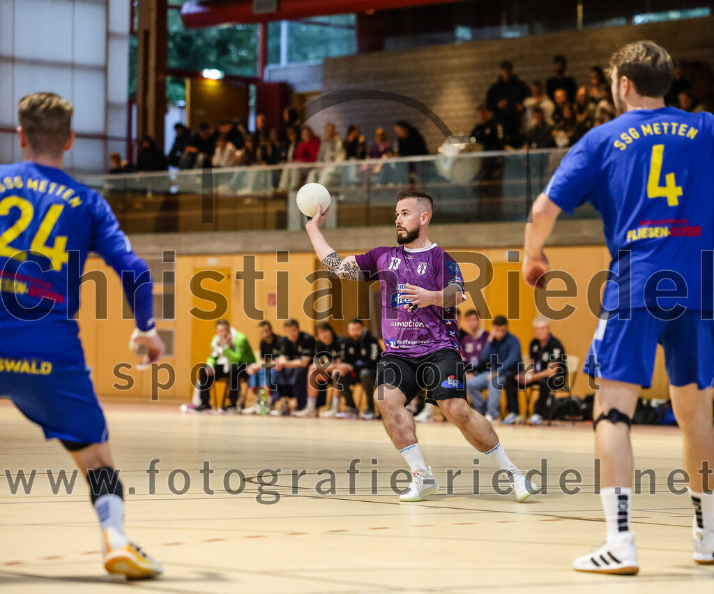 2024-10-13_023_SpVgg_Altenerding_gegen_SSG_Metten | Erding, Deutschland, 13.10.2024:Handball, Bezirksoberliga Männer 2024 / 2025, 4. Spieltag, SpVgg Altenerding gegen SSG Metten, Endergebnis: 40:22Sebastian Forster (SpVgg Altenerding, #13)Foto: Christian Riedel / fotografie-riedel.net