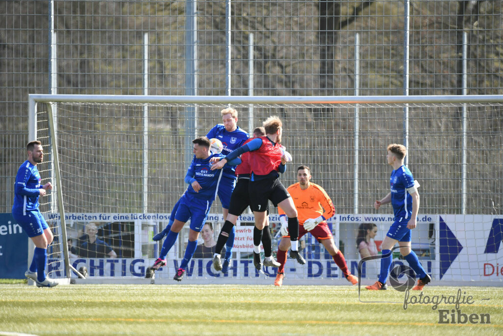 FC Rastede-WSC Frisia | Herren Kreisliga; FC Rastede (blau)-WSC Frisia WHV (rot) am 26.03.2023; in Rastede (Stadion Kötterweg), Photo: Philip Eiben 2023 - Realisiert mit Pictrs.com