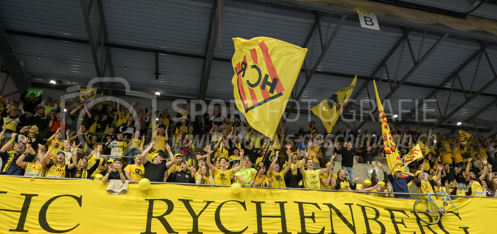 Zug United vs HC Rychenberg - 22. February 2025 | Zug United vs HC RychenbergSporthalle Wankdorf, BernJubelnde HCR-Fans.Bild: Sportfotografie Markus Aeschimann | www.markus-aeschimann.ch - Realisiert mit Pictrs.com