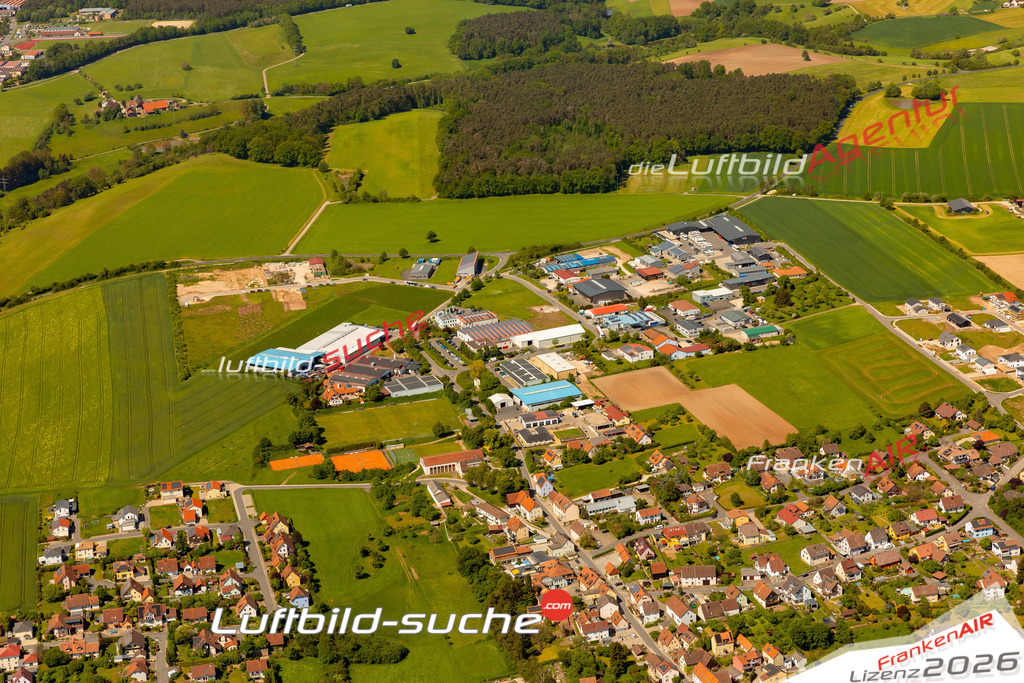 Das Luftbild zeigt :  Wilhelmsdorf - Die Luftaufnahme wurde 2024 vom UL-Flugzeug aus erstellt ( keine Drohne ) - Hochauflösende Luftaufnahme - Für grossformatige Ausdrucke geeignet. Die Geschenkidee !Mit Lizenz und Bildrechte bestellbar