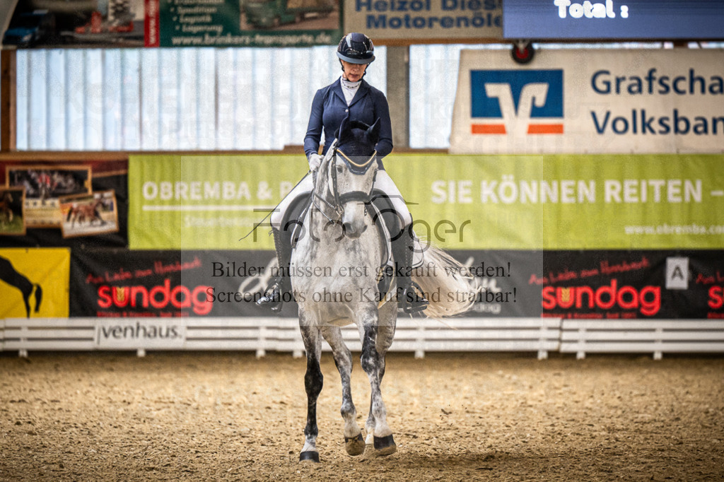 DOS_2985 | Entdecke hochwertige Reitturnierfotos von Foto Oger. Professionell, emotional und authentisch – jetzt Lieblingsmomente im Shop bestellen.Deutschlandweite Turnierfotografie. - Realisiert mit Pictrs.com