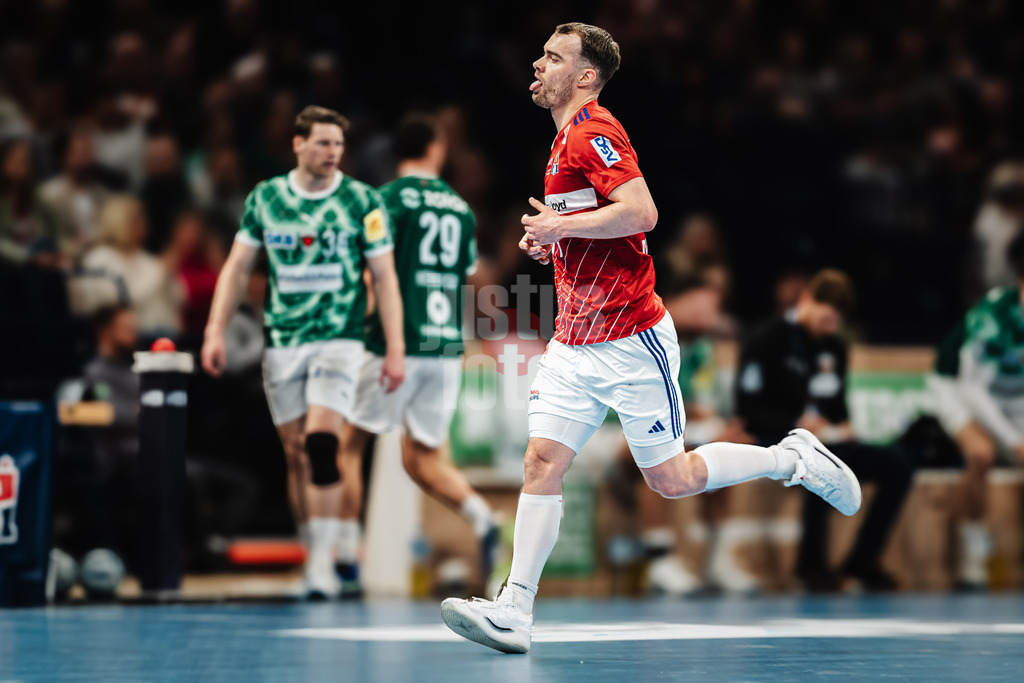 Handball | Männer | Saison 2024/2025 | DAIKIN Handball-Bundesliga | 10. Spieltag || Handball Sport Verein Hamburg vs. Füchse Berlin | 18.11.2024 | Casper Mortensen (#51, Handball Sport Verein Hamburg) streckt die Zunge raus nach seinem Tor