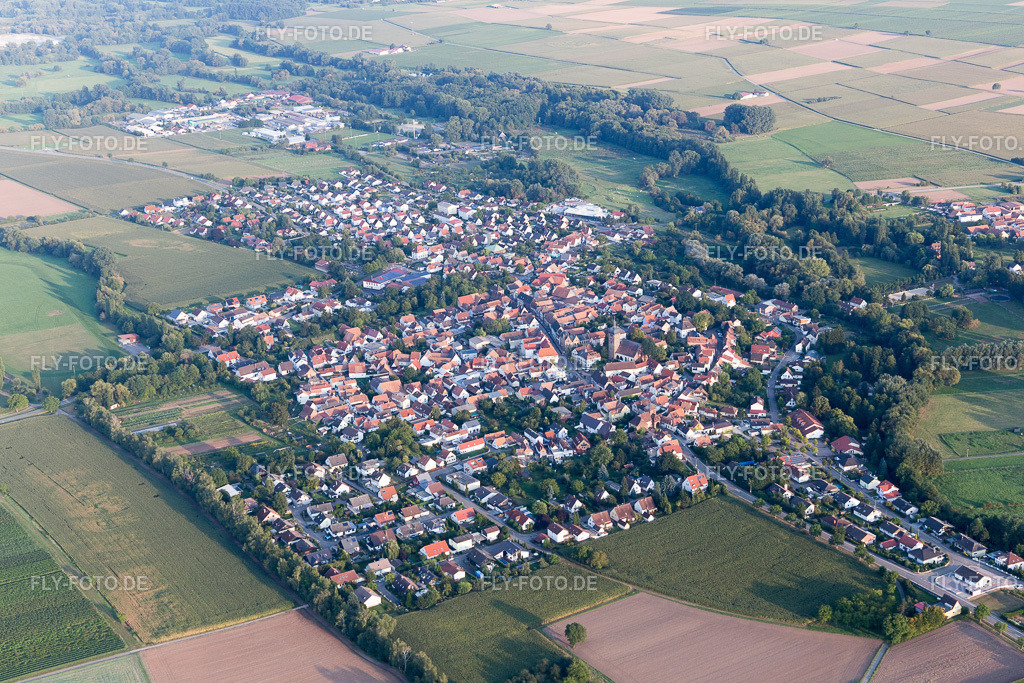 Ortsansicht | Luftbild: Ortsansicht im Ortsteil Billigheim in Billigheim-Ingenheim im Bundesland Rheinland-Pfalz in Deutschland. Foto: IMG_103234.jpg vom 03.09.2017 durch Werner Riehm/FLY-FOTO.de - Realisiert mit Pictrs.com
