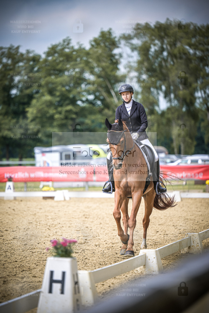 DOS_1299 | Entdecke hochwertige Reitturnierfotos von Foto Oger. Professionell, emotional und authentisch – jetzt Lieblingsmomente im Shop bestellen. - Realisiert mit Pictrs.com