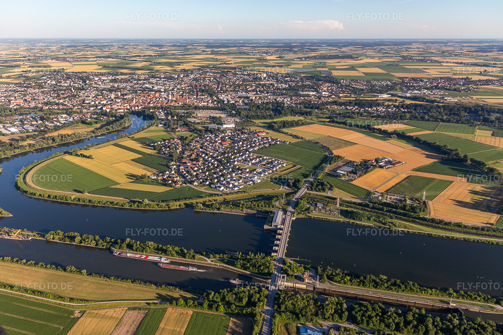 Luftbild: Donau und Kagers vor Straubing im Ortsteil Kagers in Straubing im Bundesland Bayern in Deutschland. – Foto: IMG_133220.jpg vom 03.07.2022 durch Werner Riehm/FLY-FOTO.de – Auflösung des Originals: 4759 x 3173 px – Stadt Straubing