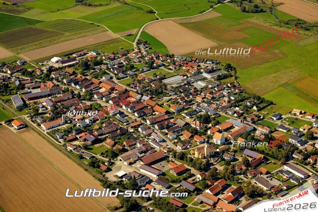 Das Luftbild zeigt : Sallach Geiselhöring - Die Luftaufnahme wurde 2023 vom UL-Flugzeug aus erstellt ( keine Drohne ) - Hochauflösende Luftaufnahme - Für grossformatige Ausdrucke geeignet. Die Geschenkidee !Mit Lizenz und Bildrechte bestellbar