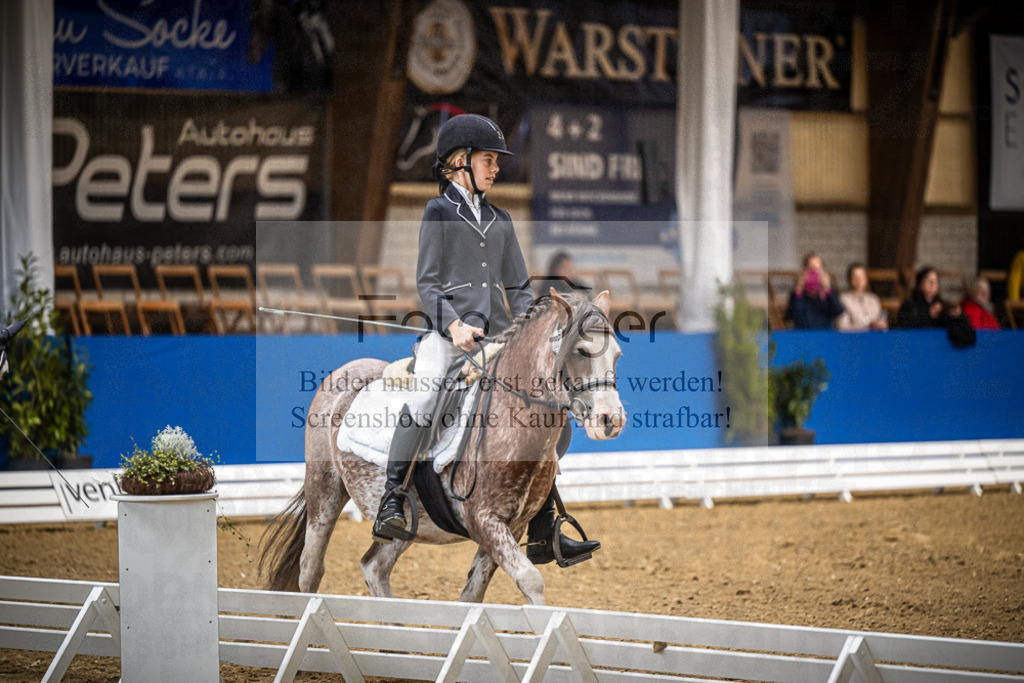 DOS_0773 | Entdecke hochwertige Reitturnierfotos von Foto Oger. Professionell, emotional und authentisch – jetzt Lieblingsmomente im Shop bestellen.Deutschlandweite Turnierfotografie. - Realisiert mit Pictrs.com