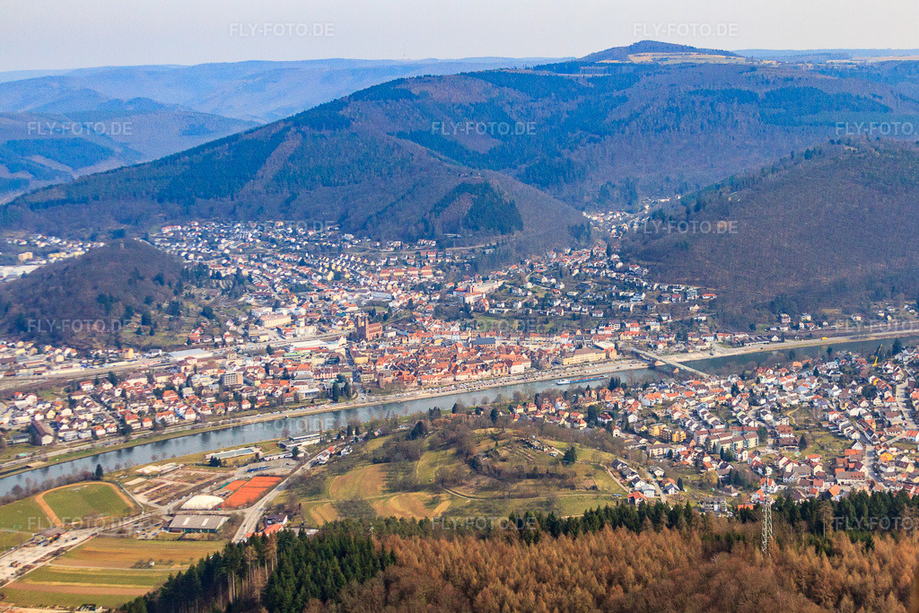 Luftbild: Stadtansich am Neckarufer von Südwesten in Eberbach im Bundesland Baden-Württemberg in Deutschland. Foto: IMG_38035.jpg vom 12.03.2011 durch Werner Riehm/FLY-FOTO.de