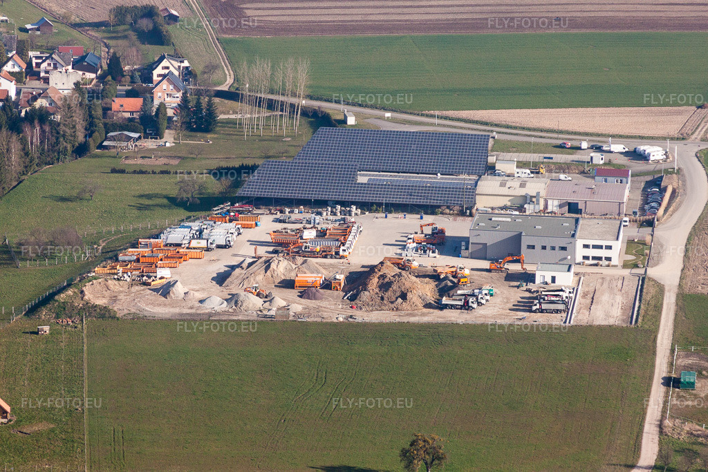 Vue aérienne: Locaux de l'usine HERRMANN Travaux Publics à Surbourg dans le département Bas Rhin, France – .Photo: IMG_62754.jpg prise le 09/03/2014 par Werner Riehm/FLY-FOTO.eu – Résolution de l'original: 4752 x 3168 px
