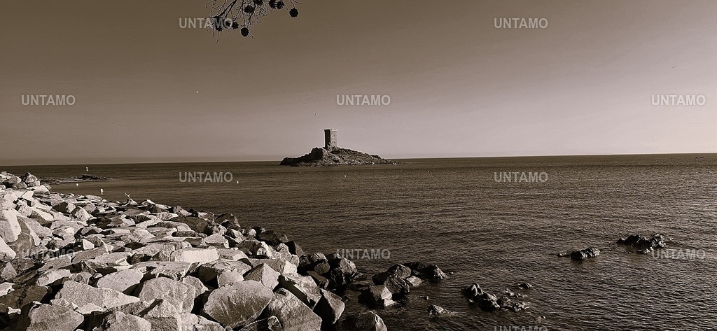 Burg auf Insel Antibes Retro | untamo - Realisiert mit Pictrs.com