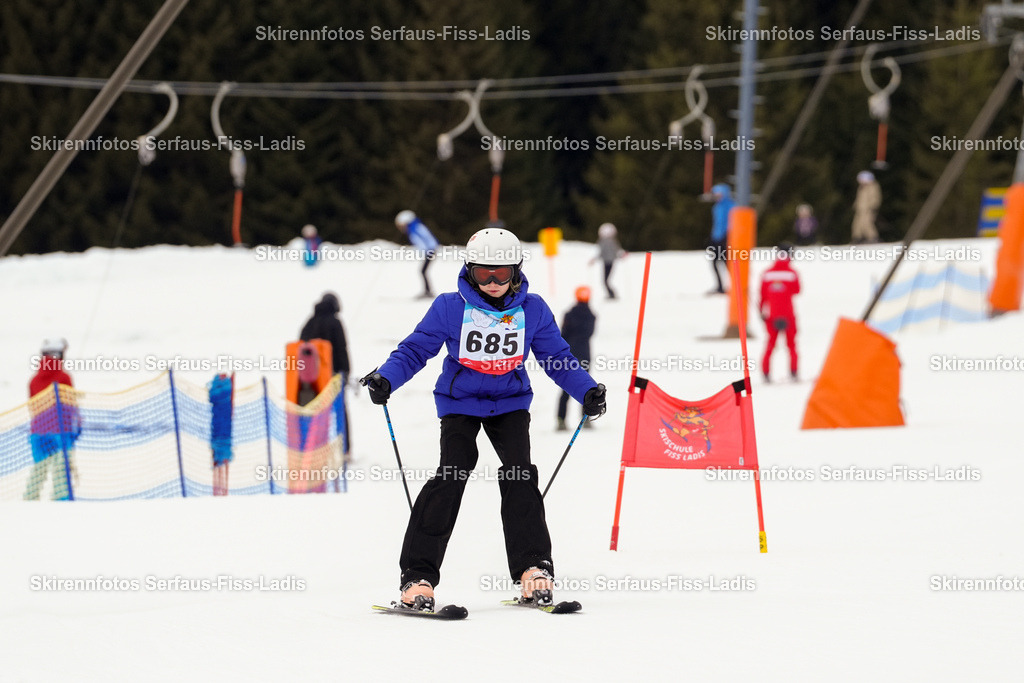SRF_02.01.2026_0666 | Skirennfotos,Serfaus,Fiss,Ladis,Kinderskirennen,Winter,Tirol,Oberland,skirace,SFL,feelfree,weil wir's genießen,ski,Ski,skifahren,Sonnenplateau, - Realisiert mit Pictrs.com