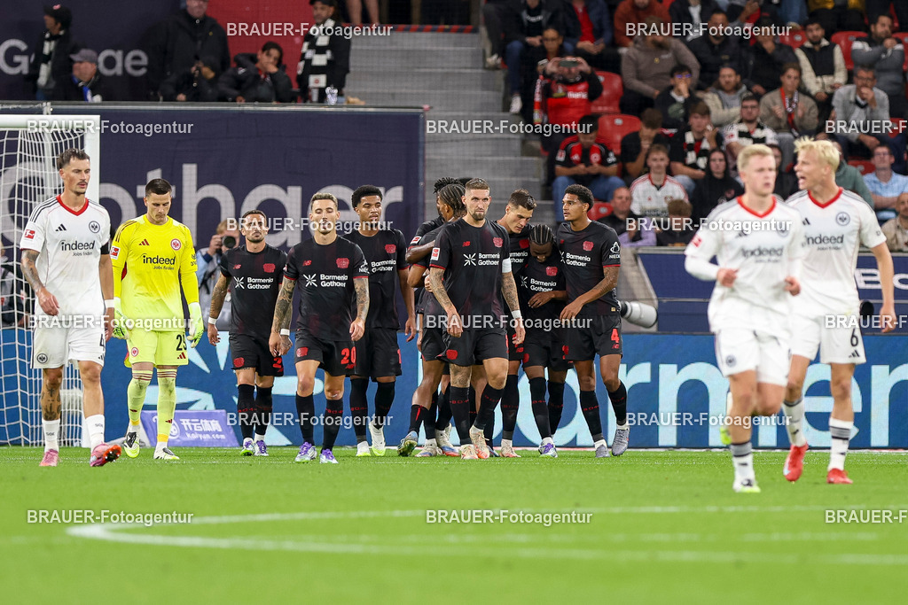 Bayer 04 Leverkusen vs Eintracht Frankfurt - Bundesliga  | Leverkusen, Deutschland, 12.09.25:   Patrick Schick (Bayer 04 Leverkusen) Torjubel, jubelt mit seiner Mannschaft nach dem Treffer zum 2:0 waehrend des Spiels der Bundesliga zwischen  Bayer 04 Leverkusen vs Eintracht Frankfurt in der BayArena(Foto von Brauer-Fotoagentur / Adrian Schlueter)