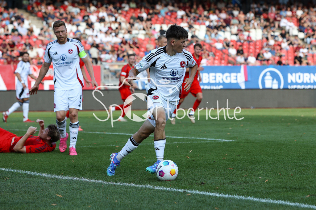 1. FC Nürnberg II - FC Bayern Amateure | im Bild Pascal FUCHS (FCN #6) / Einzelfoto / Freisteller