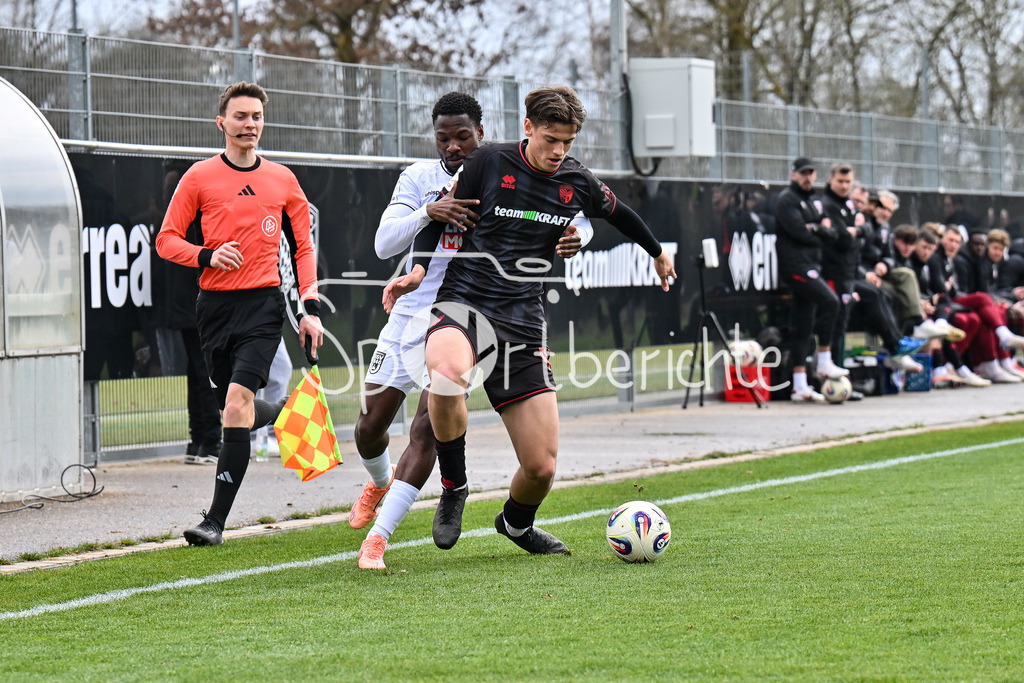 FC Ingolstadt - SSV Ulm 1846 Fussball  | INGOLSTADT, GERMANY - 25. MAERZ: im Duell Streli MAMBA (SSV Ulm 45) und Tomislav BAGARIC (FC Ingolstadt 49) während dem Testspiel zwischen dem FC Ingolstadt und dem SSV Ulm 1846 Fussball auf Platz 4 am Audi Sportpark