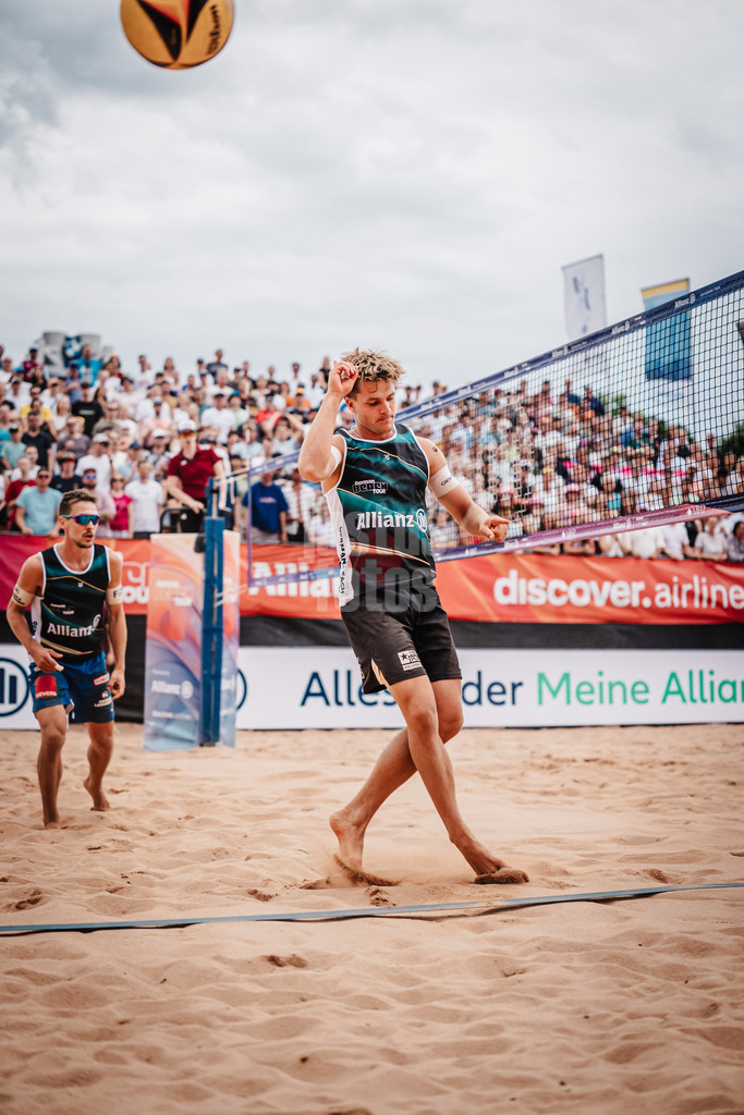 Beachvolleyball | Männer | Allianz German Beach Tour 2025 | Tourstop München | 06.07.2025 | Luis Kubo freut sich über einen Ball im aus
