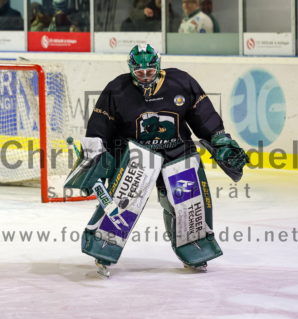 2025-12-05_039_TSV_Erding_gegen_Stuttgart_Rebels | Erding, Deutschland, 05.12.2025:Eishockey, Oberliga Süd 2025 / 2026, 23. Spieltag, TSV Erding gegen Stuttgart Rebels, Endergebnis: 5:6Torwart David Zabolotny (Erding Gladiators, #72)Foto: Christian Riedel / fotografie-riedel.net