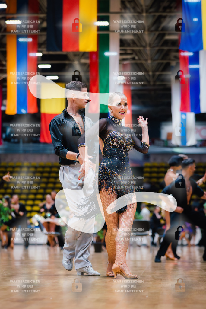 Hessen Tanzt WDSF Open Senior I Latin 7th (219) Thomas Lennefer _ Rosina Witzsche (Blau-Silber Tanzsportclub Berlin)-2025-05-17-2249 | Webshop for digital downloads and prints of dance sport, event & show photographer Julian Link - Realisiert mit Pictrs.com