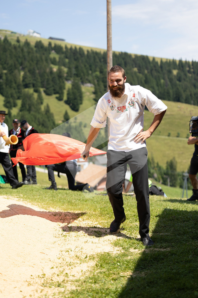 Rigi2025_2033 | Die Schwinger des Schwyzer Kantonalen Schwingerverbandes: Fotos, die Dynamik und Leidenschaft festhalten, sowie emotionale Momente aus dem traditionellen Schwingsport zeigen. - Realisiert mit Pictrs.com