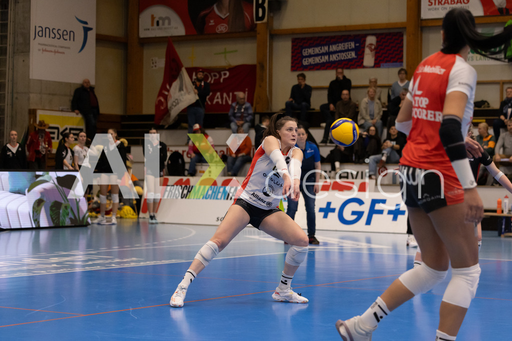 Volleyball I Frauen I Saison 2025-2026 I Volleyball NLA | Women I 1/4 Finals I VC Kanti Schaffhausen - BIWI Volleyball Franches-Montagnes I 21.02.2026 | 12 Coralie Varé (CH) (BIWI VFM) – Außenangriff - Realisiert mit Pictrs.com