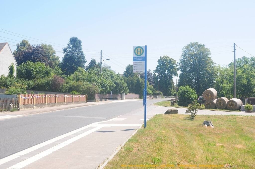 Geißmannsdorf-2026-Ortsbilder-258 | Geißmannsdorf bei Bischofswerda im Sommer 2026. Ein fotografischer Streifzug durch das Dorf Geißmannsdorf, mit Gebäuden, Straßen, Strohpuppen und geschmückten Vorgärten und Grundstücken anlässlich der 800-Jahr-Feier von Geißmannsdorf im Juni 2026 - Realisiert mit Pictrs.com
