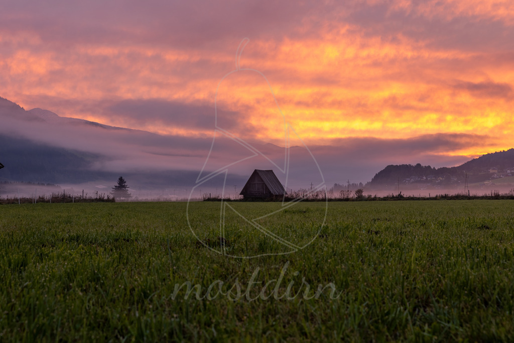 Morgenrot am Murboden | Ihre Fotografin im Lungau, ihre Fotografin im Mostviertel, Wandbilder Onlineshop, Imagefotos für Ihr Unternehmen,  - Realisiert mit Pictrs.com