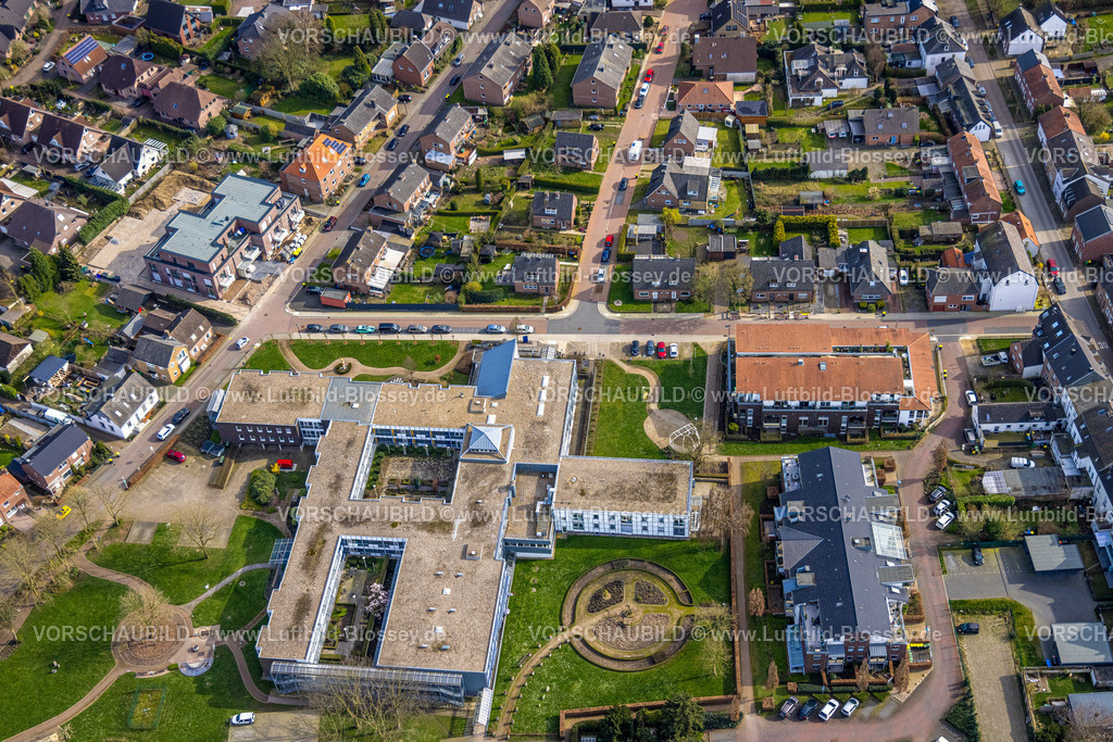 Emmerich240313533 | Luftbild, St.-Martinus-Stift Wohnen und Leben im Alter Seniorensiedlung, Wohngebiet, Elten, Emmerich am Rhein, Nordrhein-Westfalen, Deutschland