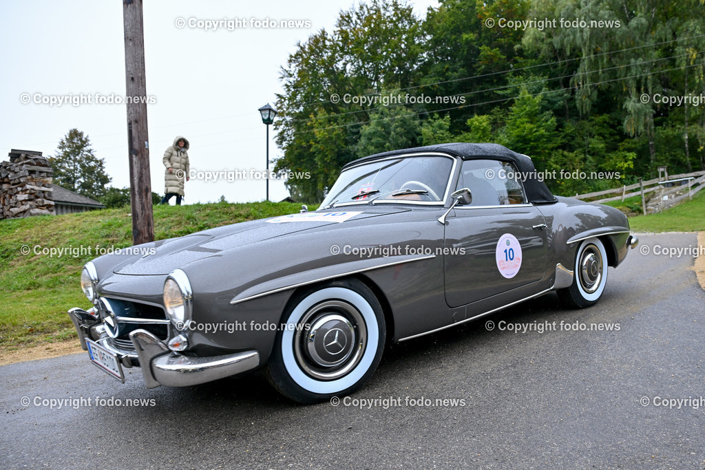 Frauen fuer Frauen_ Charity Oldtimerfahrt_ 04.10.2025-229 | 04.10.2025, Linz, AUT, Oldtimer Charity im Bild Frauen fuer Frauen Oldtimerfahrt, Teilnehmer©Harald Dostal / fodo.media