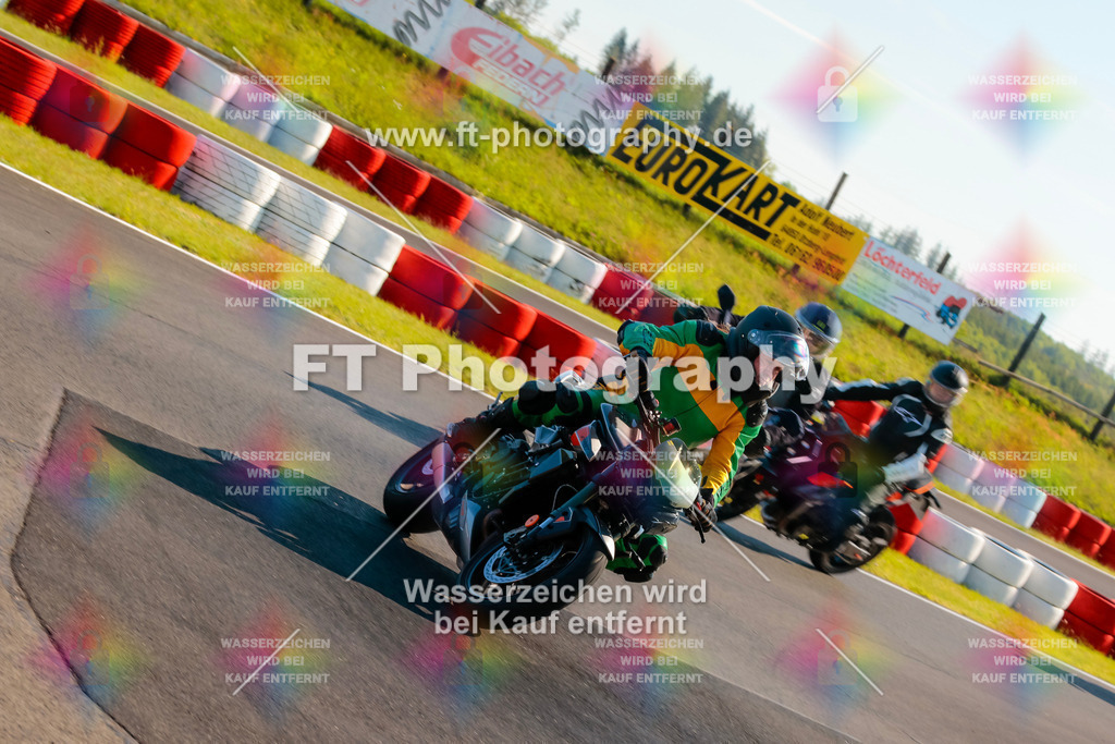 Moto-TeamOBK-21086 | Hier findet Ihr Bilder von Touristenfahrten auf der Nürburgring Nordschleife oder von anderen Veranstaltungen die ich besucht habe. Viel Spass beim Durch Schauen 