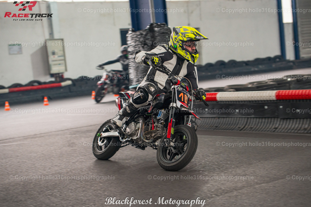 19_01_25racetrck.1323-7 | Sportfotografie , Motorsport, Motoross, Reitsport, Mointainbike, Enduro,
Landschaft , Outdoor, Eventfotografie, Landschaft, Bilder online bestellen - Realisiert mit Pictrs.com
