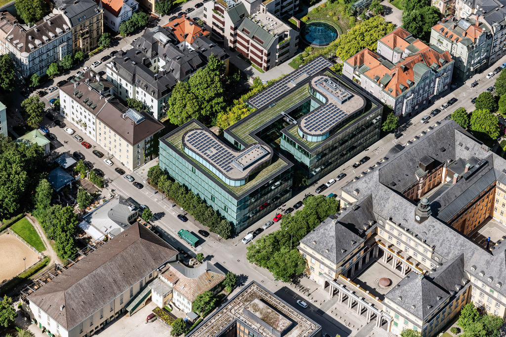 dr__0056670.jpg | MüNCHEN 13.07.2020 Verwaltungsgebäude des Unternehmens in München im Bundesland Bayern, Deutschland. // Administration building of the company in Munich in the state Bavaria, Germany. Foto: Daniel Reiter