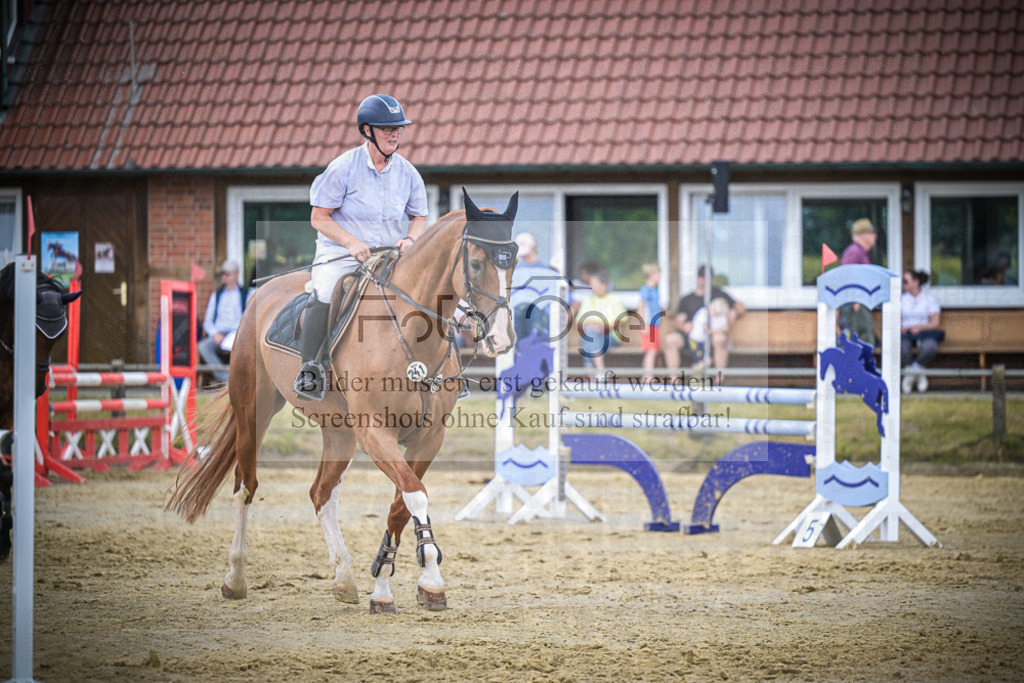DOS_9655 | Entdecke hochwertige Reitturnierfotos von Foto Oger. Professionell, emotional und authentisch – jetzt Lieblingsmomente im Shop bestellen.Deutschlandweite Turnierfotografie. - Realisiert mit Pictrs.com