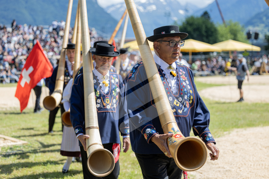 UKSF2026_5G_00249 | Die Schwinger des Schwyzer Kantonalen Schwingerverbandes: Fotos, die Dynamik und Leidenschaft festhalten, sowie emotionale Momente aus dem traditionellen Schwingsport zeigen. - Realisiert mit Pictrs.com