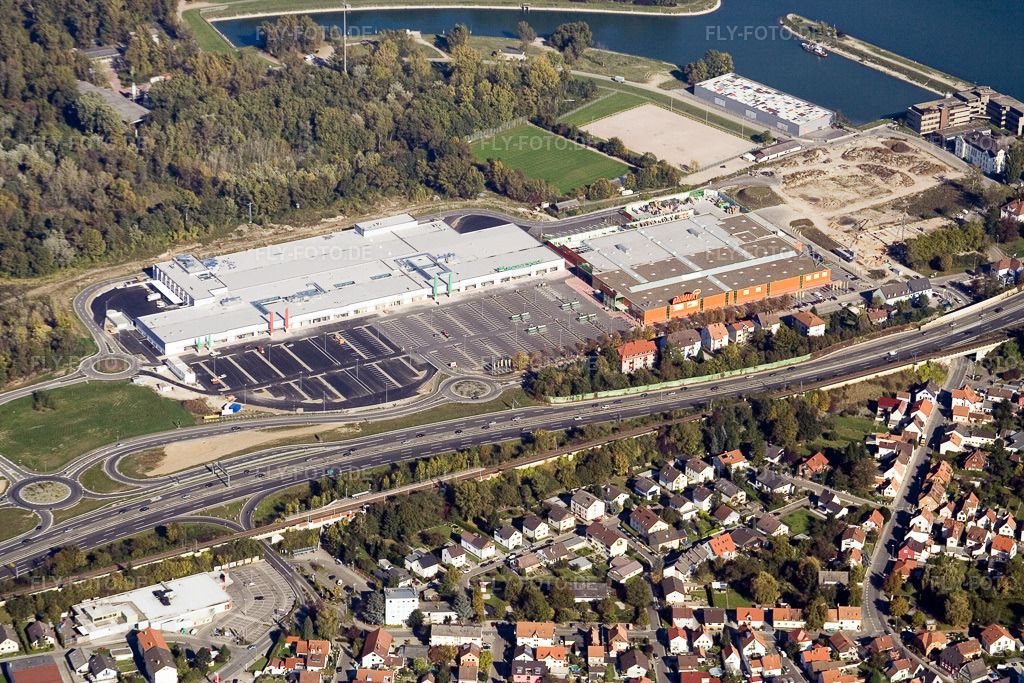 Luftbild: Fachmarktzentrum Maximilian Center im Ortsteil Maximiliansau in Wörth im Bundesland Rheinland-Pfalz in Deutschland. Foto: IMG_8745.jpg vom 14.10.2007 durch Werner Riehm/FLY-FOTO.de