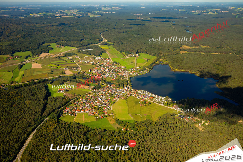 Das Luftbild zeigt : Neubäu am See Roding - Die Luftaufnahme wurde 2023 vom UL-Flugzeug aus erstellt ( keine Drohne ) - Hochauflösende Luftaufnahme - Für grossformatige Ausdrucke geeignet. Die Geschenkidee !Mit Lizenz und Bildrechte bestellbar