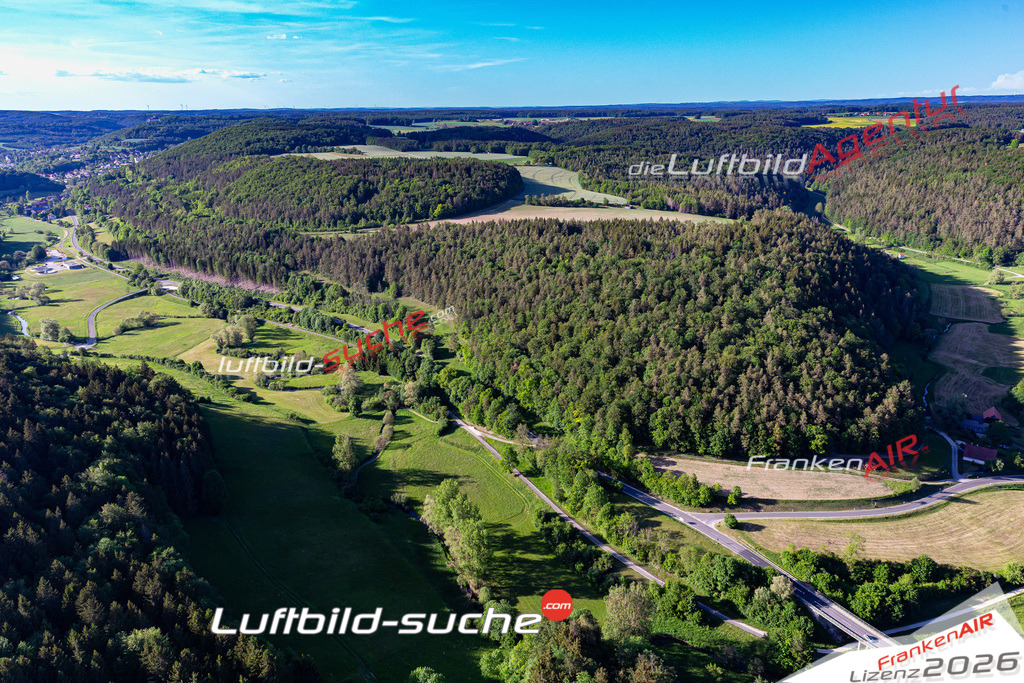 Die Luftbildaufnahme Veilbronn - Heiligenstadt wurde 2020 mittels Flugzeug (keine Drohne) erstellt. Perfekte Schärfe und Druck- Ergebnisse- Garantiert!