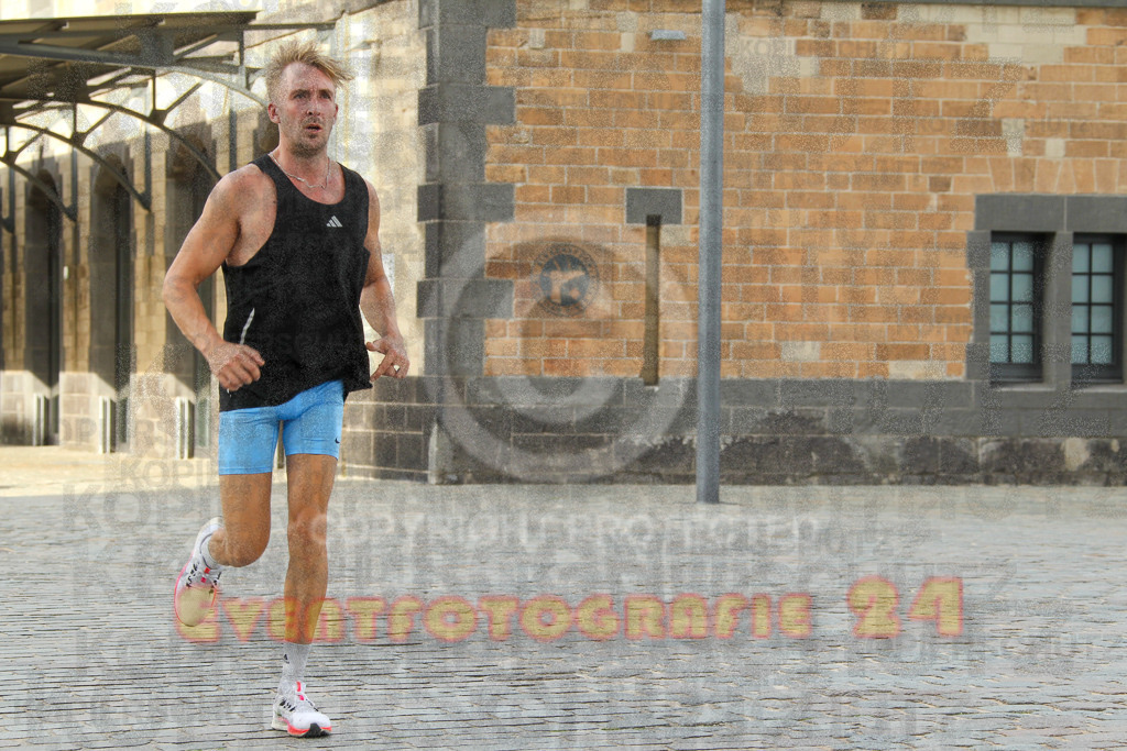 250920_1535_EV4_9198 | Sportfotografie im Rhein-Sieg Kreis, Köln, Bonn, NRW, Rheinland Pfalz, Hessen, etc. Unser Tätigkeitsfeld umfasst den Laufsport vom Volkslauf über den Marathon, Duathlon, Triathon bis zum Ultralauf wie Kölnpfad Ultra oder Schindertrail.
