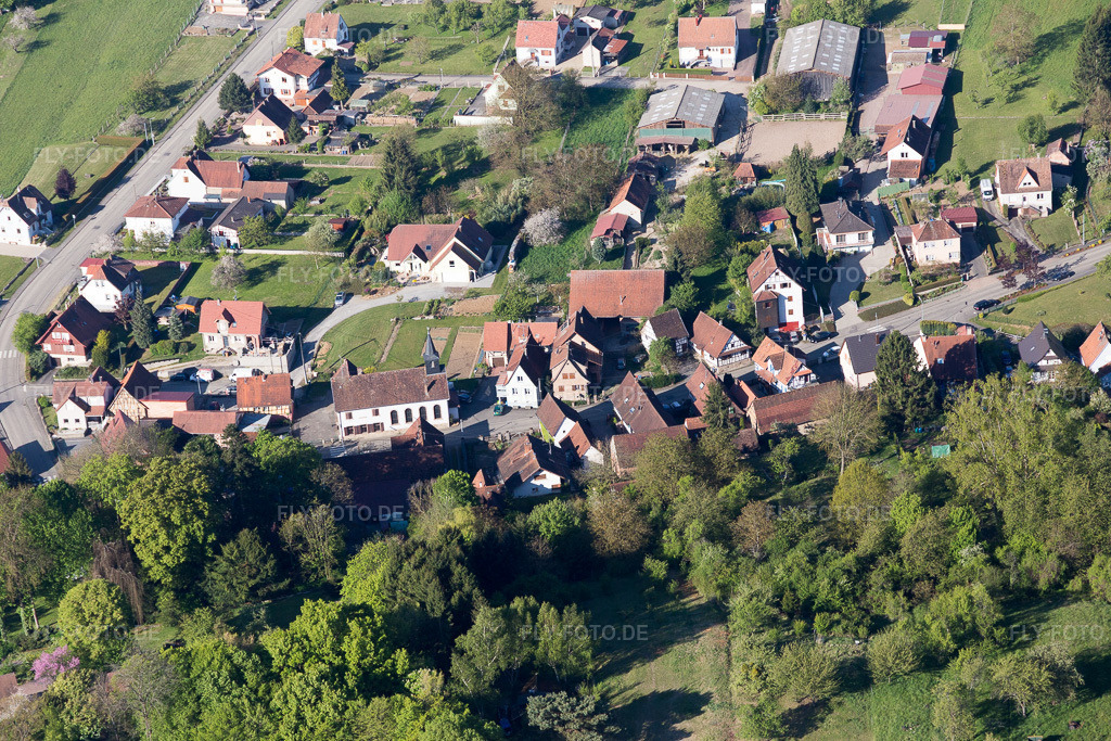 Luftbild: Ortsansicht in Lobsann im Bundesland Bas-Rhin in Frankreich. Foto: IMG_099334.jpg vom 30.04.2017 durch Werner Riehm/FLY-FOTO.de