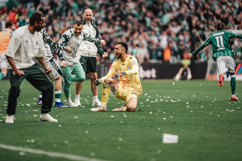 Fußball | Männer | Saison 2025/2026 | 1. Fußball-Bundesliga | 30. Spieltag | SV Werder Bremen vs. Hamburger SV | 18.04.2026 | Jubel Mio Backhaus (#30, SV Werder Bremen) nach dem 3:1 Tor