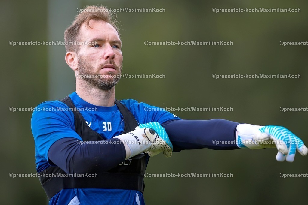 KSC02092501006 | 02.09.2025, Fußball, Training Karlsruher SC, 2. Fußball Bundesliga, Trainingsplatz am BBBank Wildpark Stadion Karlsruhe, Saison 2025 2026: Torwart Robin Himmelmann (KSC #30) 
