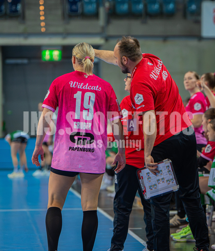 Handball I Frauen I Saison 2025-2026 I 1. HBF I 15. Spieltag I VFL Oldenburg - SV Union Halle-Neustadt 0023 | Lea Gruber (19, SV Union Halle-Neustadt) - Realisiert mit Pictrs.com