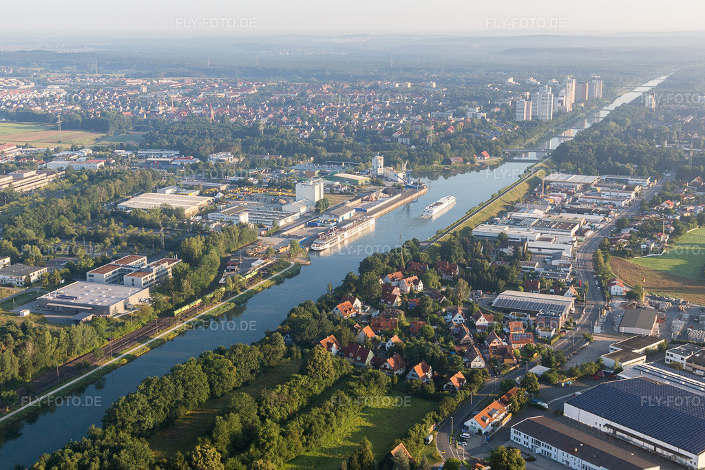 Luftbild: Uferbereichen des Main-Donau-Kanal im Ortsteil Schallershof im Ortsteil Steinforst in Erlangen im Bundesland Bayern in Deutschland. Foto: IMG_092595.jpg vom 07.08.2016 durch Werner Riehm/FLY-FOTO.de