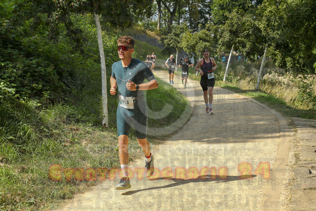 250824_1451_EX1_7823 | Sportfotografie im Rhein-Sieg Kreis, Köln, Bonn, NRW, Rheinland Pfalz, Hessen, etc. Unser Tätigkeitsfeld umfasst den Laufsport vom Volkslauf über den Marathon, Duathlon, Triathon bis zum Ultralauf wie Kölnpfad Ultra oder Schindertrail.