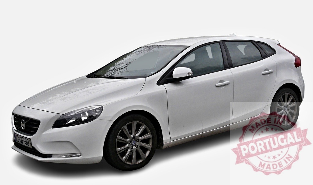 White Volvo V40 parking on a white background | Modern white Volvo V40 parking on a white background, showcasing its sleek design - Realisiert mit Pictrs.com